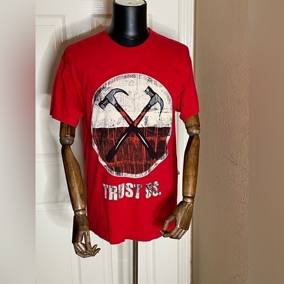 Alstyle Other - Roger Waters The Wall Live Tour 2010 "Trust Us" T-Shirt Red • Large             